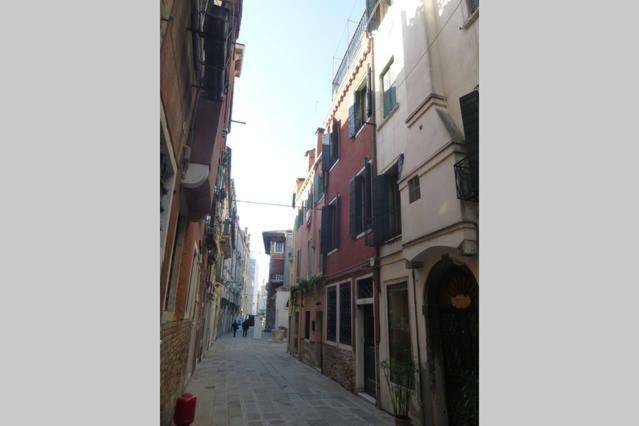 Key Location Near Palazzo Grassi Venedig