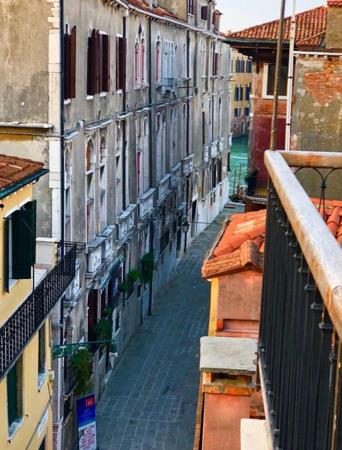 Key Location Near Palazzo Grassi * Veneza