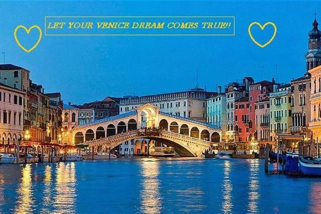 Key Location Near Palazzo Grassi Venedig