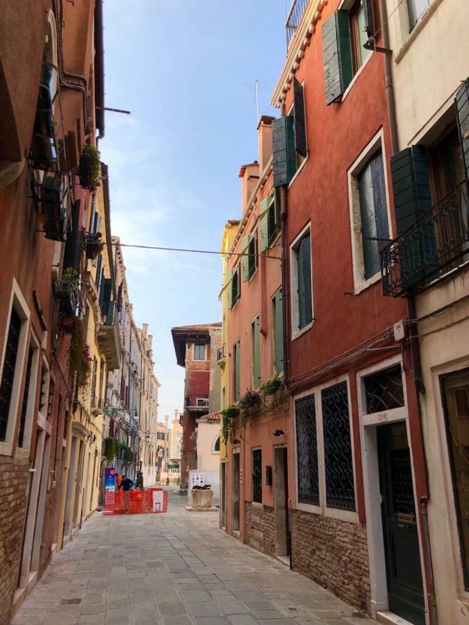 Key Location Near Palazzo Grassi * Venedig